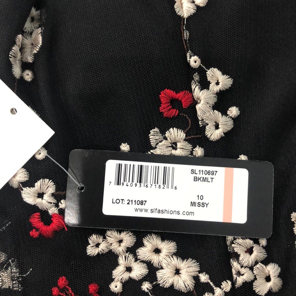 NWT women’s dress - Picture 3 of 3